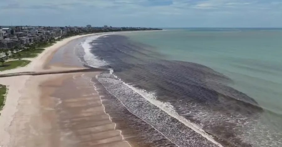Mancha escura aparece novamente no mar da Grande João Pessoa